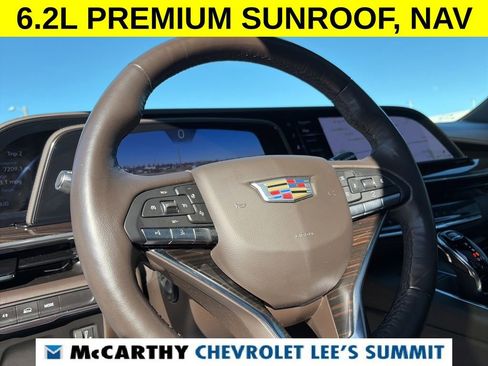 Used 2022 Cadillac Escalade ESV Premium Luxury image 60