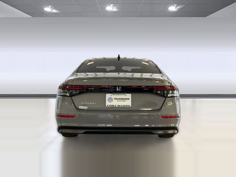 Used 2025 Honda Accord SE image 10