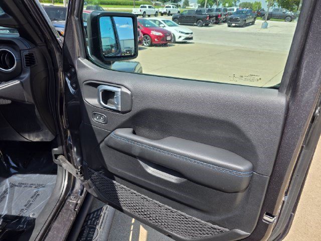 Used 2022 Jeep Wrangler Unlimited Rubicon 4xe w/ Cold Weather Group AWD/4WD image 24