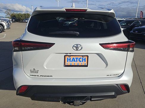 Used 2022 Toyota Highlander XLE image 6