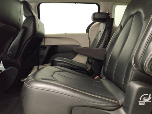 Used 2021 Chrysler Voyager Lxi FWD image 18