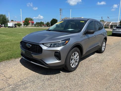 Certified 2023 Ford Escape Active AWD/4WD image 2