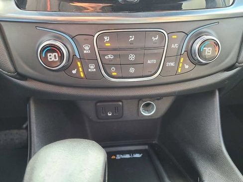 Used 2023 Chevrolet Traverse LT image 30