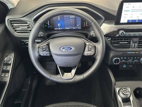 Certified 2023 Ford Escape Active AWD/4WD image 16
