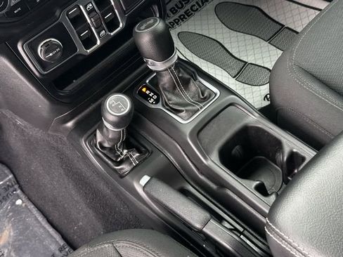 Used 2022 Jeep Wrangler Unlimited Sahara w/ Cold Weather Group image 19