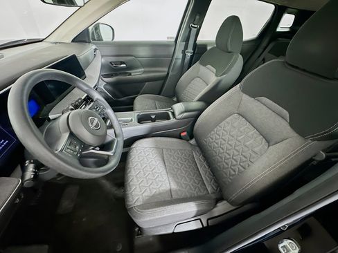 Used 2025 Nissan Kicks SV FWD image 13