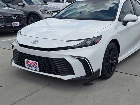 Used 2025 Toyota Camry SE w/ Convenience Package FWD image 10