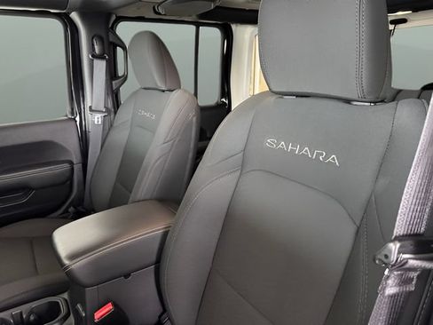 Used 2021 Jeep Wrangler Unlimited Sahara w/ Uconnect 4C Nav & Sound Group AWD/4WD image 19