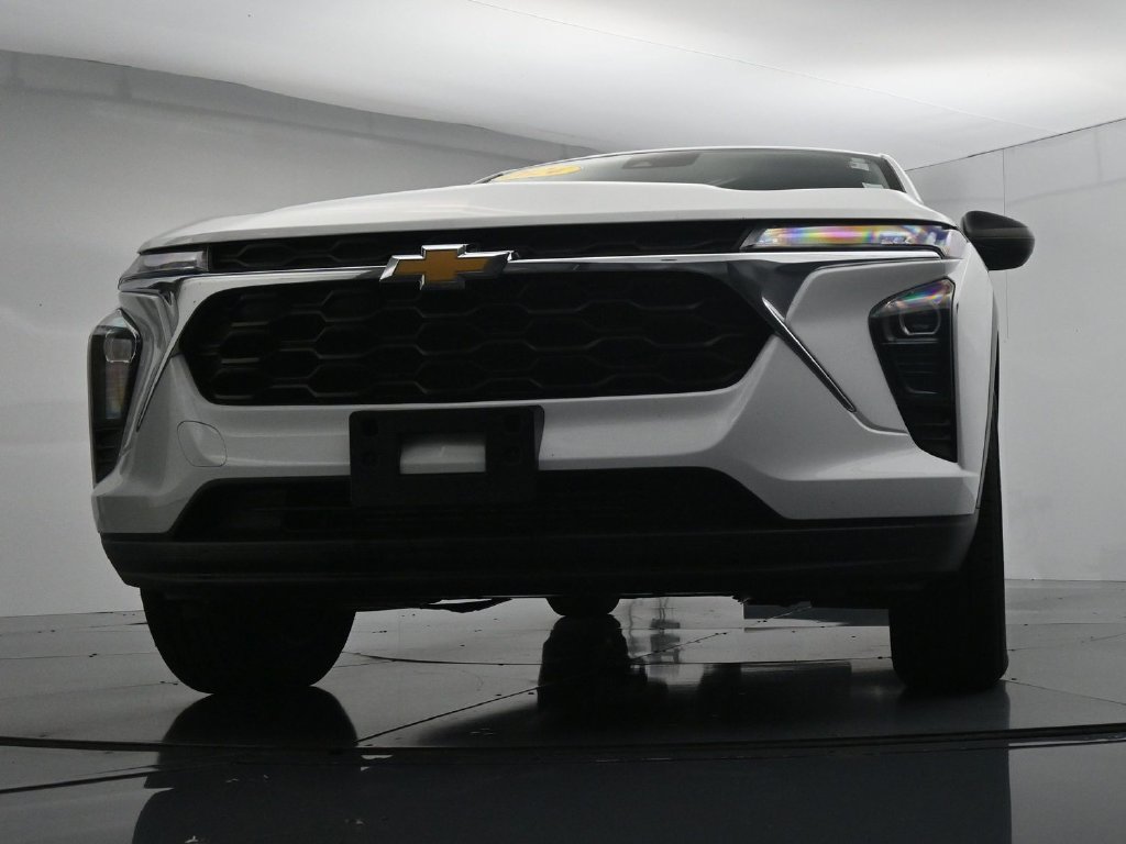 Used 2024 Chevrolet Trax LS FWD image 33