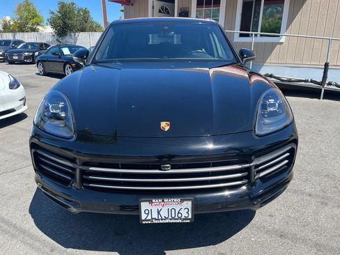 Used 2020 Porsche Cayenne w/ Driver Memory Package AWD/4WD image 3