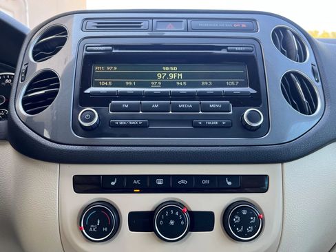 Used 2014 Volkswagen Tiguan SE FWD image 30