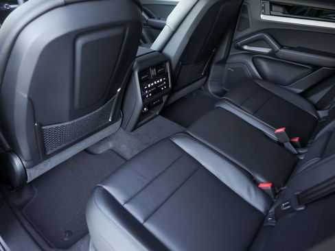 New 2026 Porsche Cayenne AWD/4WD image 33