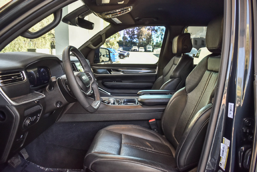 Used 2022 Jeep Wagoneer Series II AWD/4WD image 16