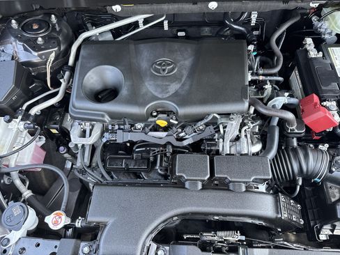 Used 2019 Toyota RAV4 LE FWD image 28