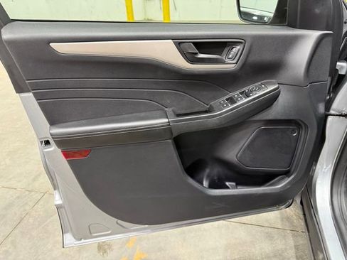 Used 2022 Ford Escape SE w/ Convenience Package image 16