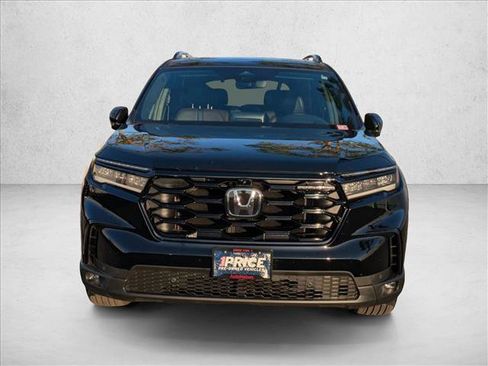 Used 2025 Honda Pilot Black Edition image 2