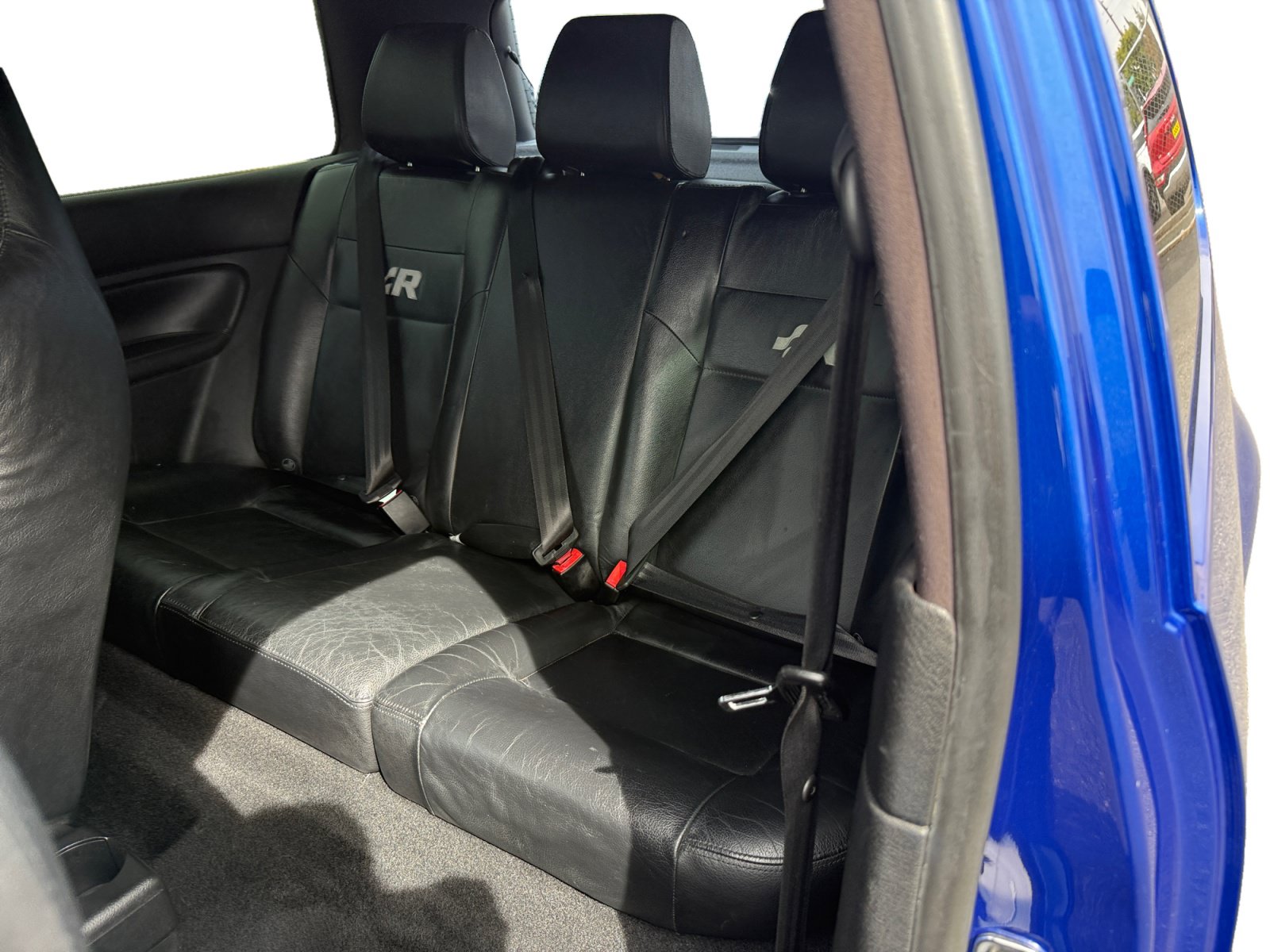 Used 2004 Volkswagen R32 AWD/4WD image 16