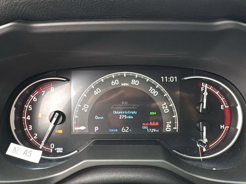 Used 2025 Toyota RAV4 XLE image 13