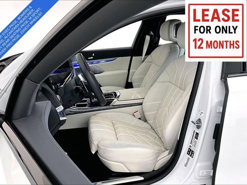Used 2025 BMW 760i xDrive AWD/4WD image 34
