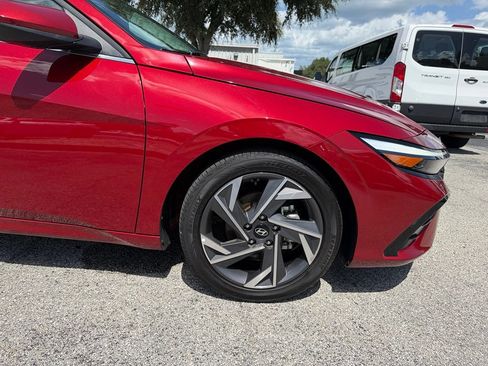 Used 2025 Hyundai Elantra SEL FWD image 14