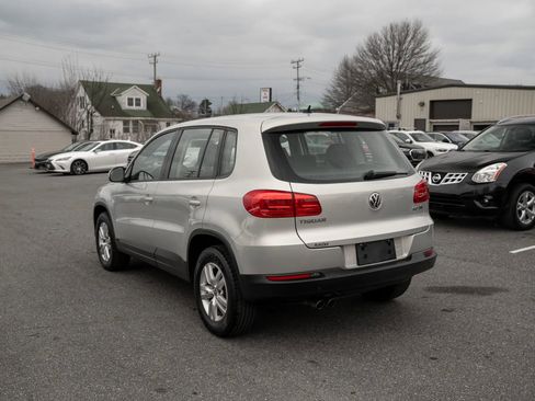 Used 2013 Volkswagen Tiguan S image 2