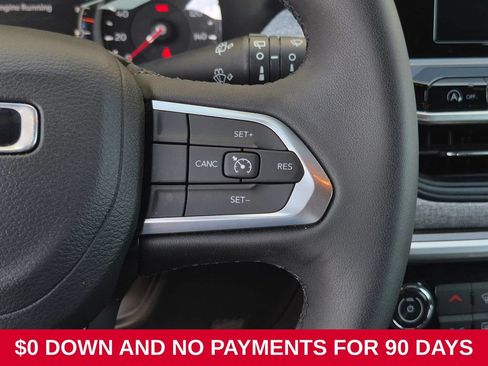 Used 2025 Jeep Compass Latitude AWD/4WD image 19