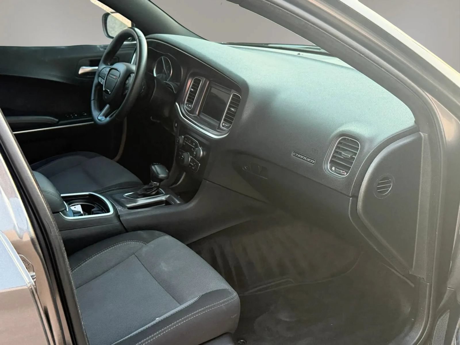 Used 2018 Dodge Charger SXT RWD image 19