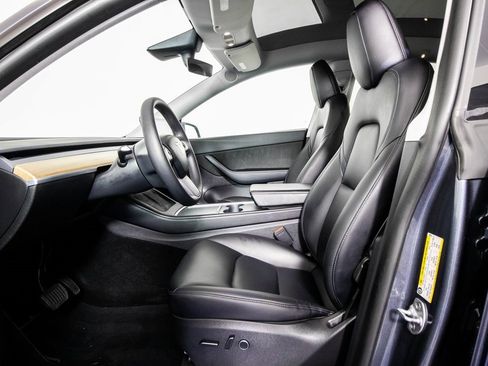 Used 2022 Tesla Model Y Long Range image 8