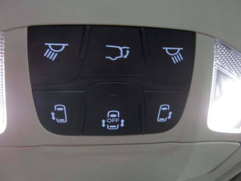 Used 2023 Chrysler Voyager LX FWD image 23