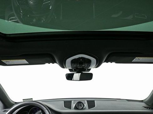 Certified 2025 Porsche Macan image 19