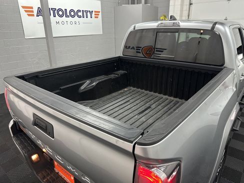 Used 2022 Toyota Tacoma Limited image 11