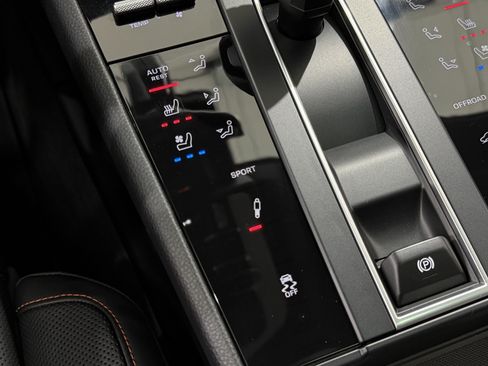 Certified 2024 Porsche Macan S AWD/4WD image 40