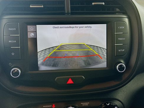 Used 2025 Kia Soul LX w/ LX Technology Package FWD image 22