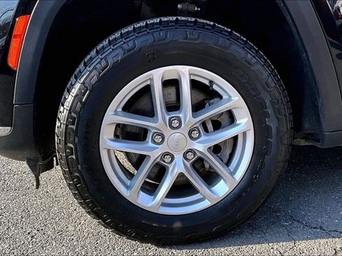 Used 2021 Jeep Grand Cherokee L Laredo w/ Luxury Tech Group I image 17