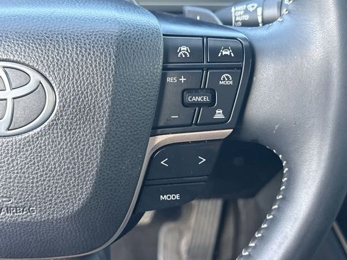 Used 2025 Toyota Crown Signia Limited image 28