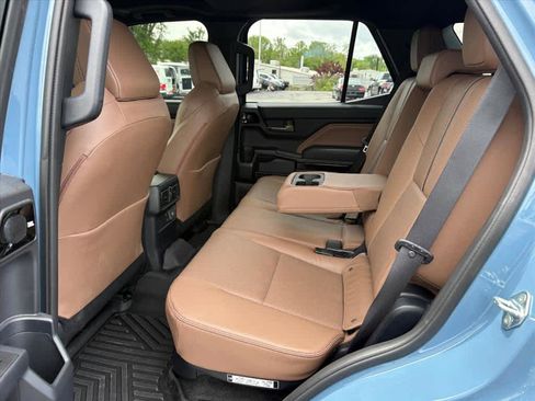Used 2025 Toyota 4Runner Limited AWD/4WD image 9