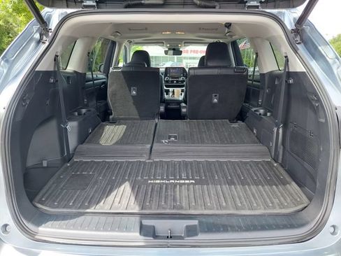 Used 2022 Toyota Highlander XLE AWD/4WD image 38