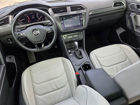 Used 2018 Volkswagen Tiguan SEL Premium image 15