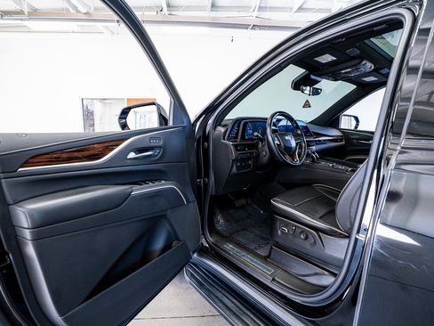 Used 2022 Cadillac Escalade Premium Luxury image 32