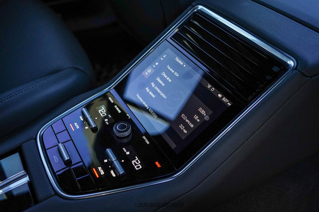Used 2020 Porsche Panamera RWD image 45