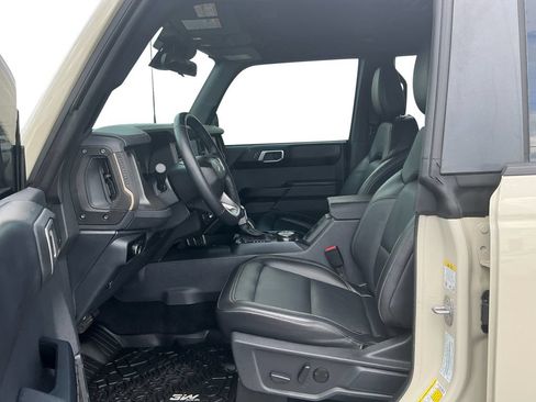 Used 2025 Ford Bronco Badlands w/ Sasquatch Package AWD/4WD image 14