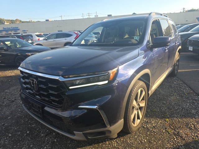 Used 2024 Honda Pilot Touring image 2