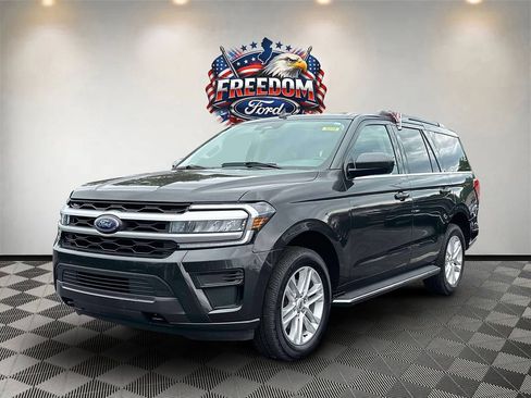 Used 2022 Ford Expedition XLT AWD/4WD image 2