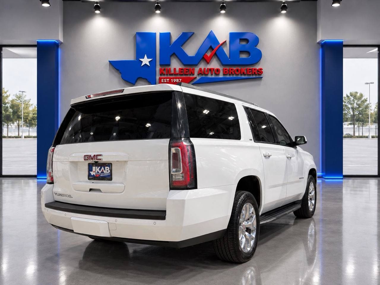 Used 2016 GMC Yukon XL SLT w/ Open Road Package RWD image 3