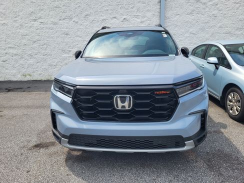 Used 2025 Honda Pilot TrailSport image 2