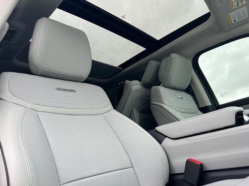 New 2026 Ford Expedition Max Platinum w/ Platinum Ultimate Package AWD/4WD image 17