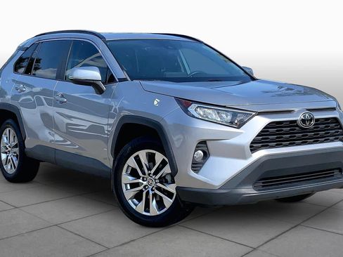 Used 2021 Toyota RAV4 XLE Premium FWD image 3