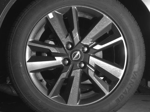 Used 2025 Nissan Versa SV FWD image 12