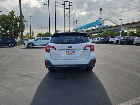 Used 2018 Subaru Outback 2.5i Limited image 6