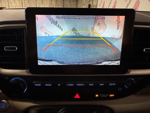 Used 2020 Hyundai Venue FWD image 29